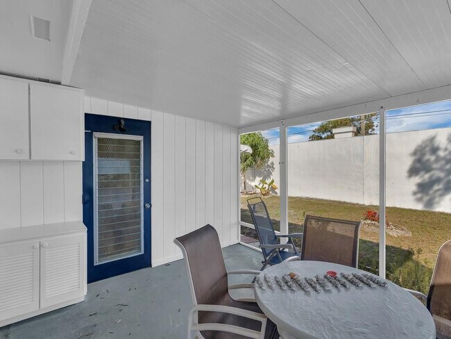 Building Photo - 476 19th Pl