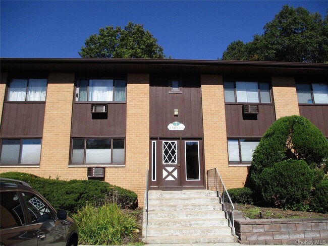 Building Photo - 7 E Lawrence Park Dr