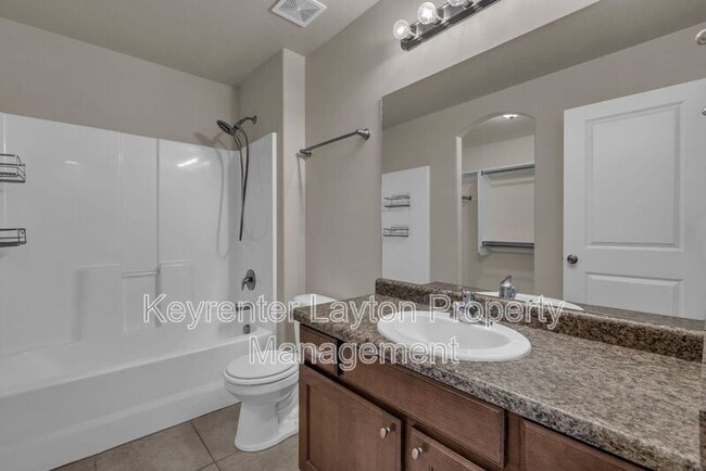 Building Photo - 2415 Wellington Dr