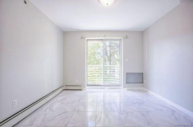 Building Photo - 132-73 Maple Ave