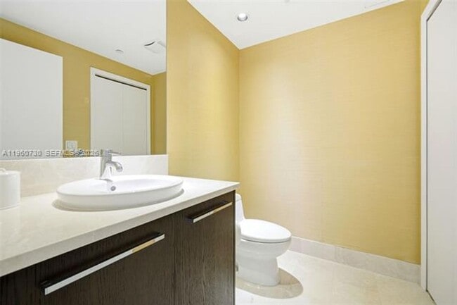 Building Photo - 17121 Collins Ave