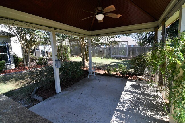 Building Photo - Zachary School District!  Trendy, 3 bedroom, 2.5 bath home in coveted Marshall Bonds Subdv