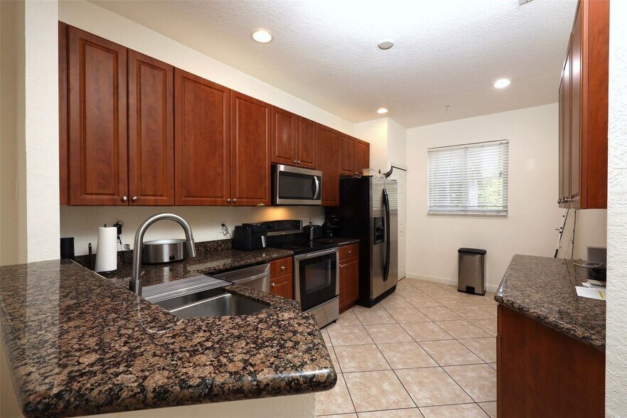 Building Photo - 121 Bayfront Dr