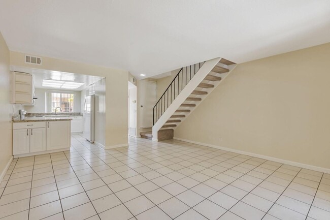 Building Photo - 985 Bellhurst Ave
