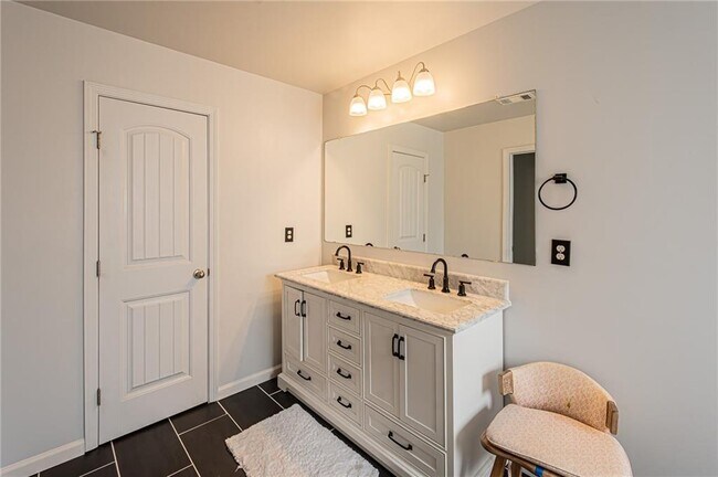 Building Photo - 305 Thimbleberry Dr