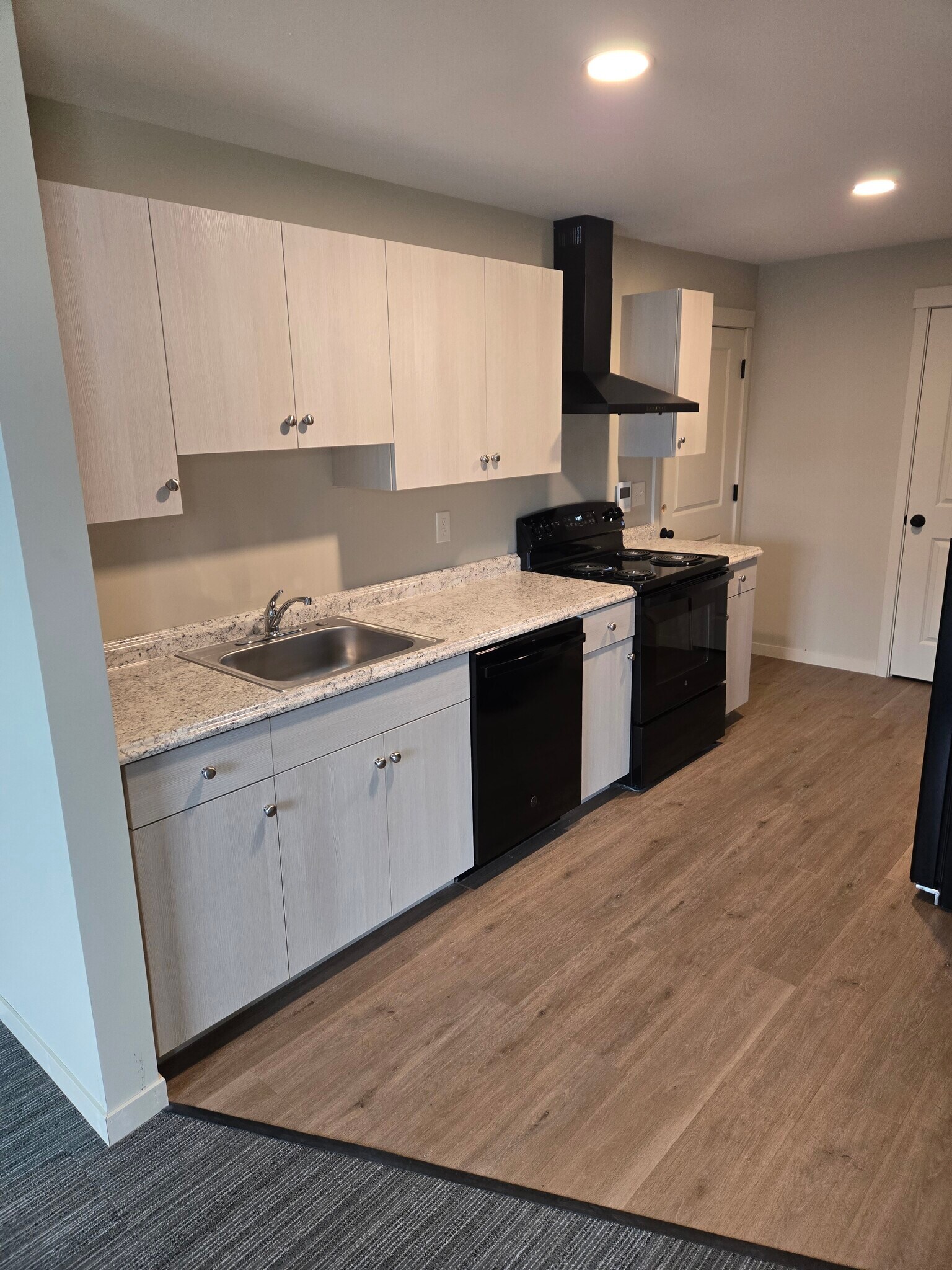 Building Photo - 12 W 5th St