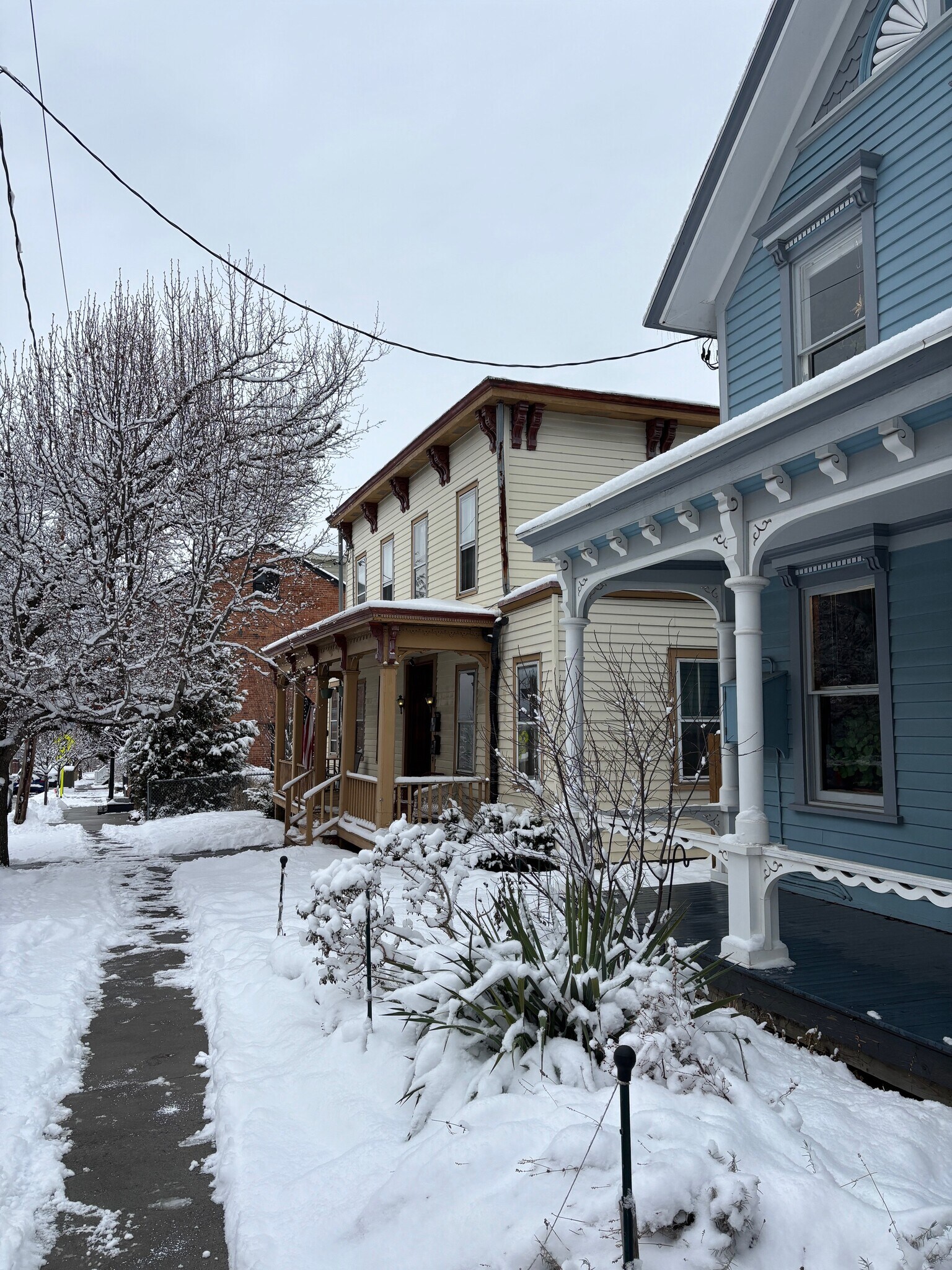 Building Photo - 552 Columbia St