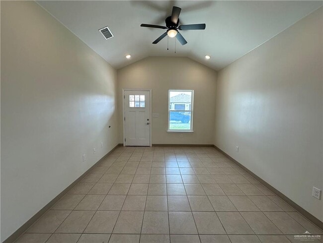 Building Photo - 10 Valley S Cir