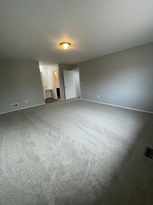 Building Photo - 46342 Bartlett Dr