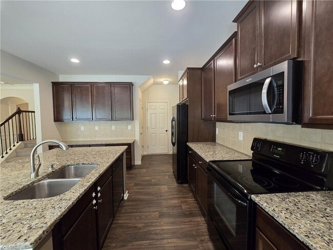 Building Photo - 1043 Blind Brook Cir