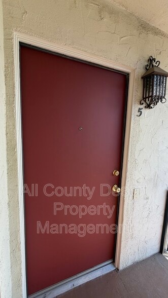 Building Photo - 550 El Cielo Rd