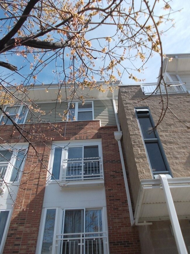 Building Photo - Awesome 2 Bed Condo in Desired NODA - The ...