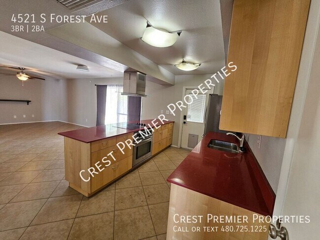 Building Photo - 4521 S Forest Ave