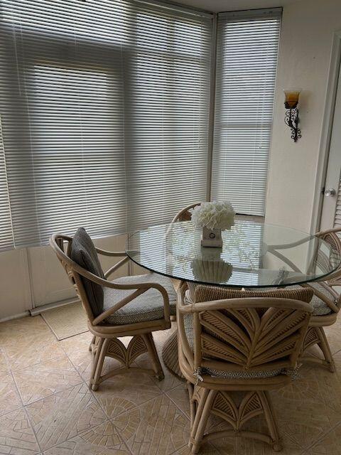 Building Photo - 2615 Garden Dr N