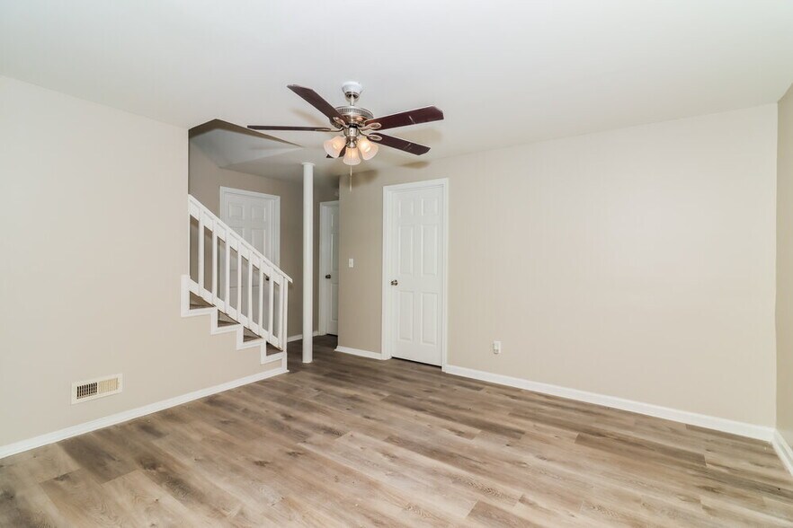 Building Photo - 2840 Ivanhoe Ln