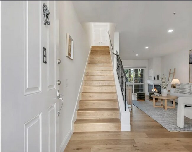 Building Photo - Hidden-Gem Townhouse in WeHo: 2 Bed/2.5 Bath, Private Entrance + Patios, 2 Parking, Norma Triangle