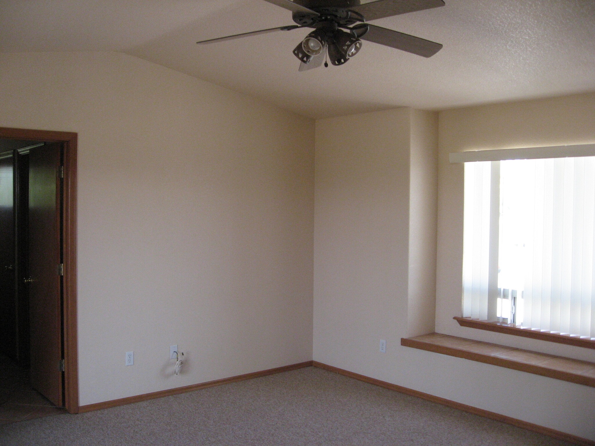 Building Photo - 2355 Saturn Cir