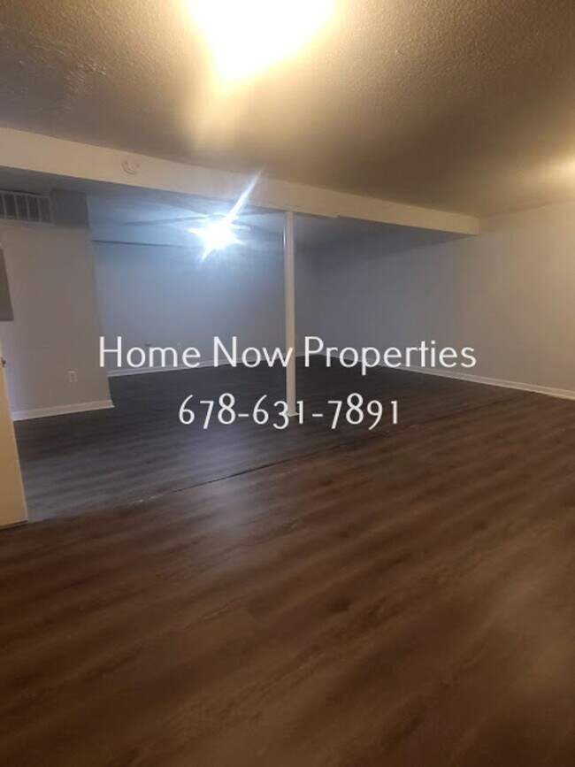 Building Photo - Spacious 4BR Home + Bonus Rooms in Mainstr...