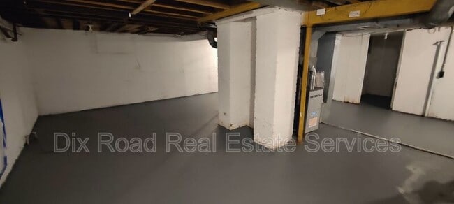 Building Photo - 702 W Fairview Ave