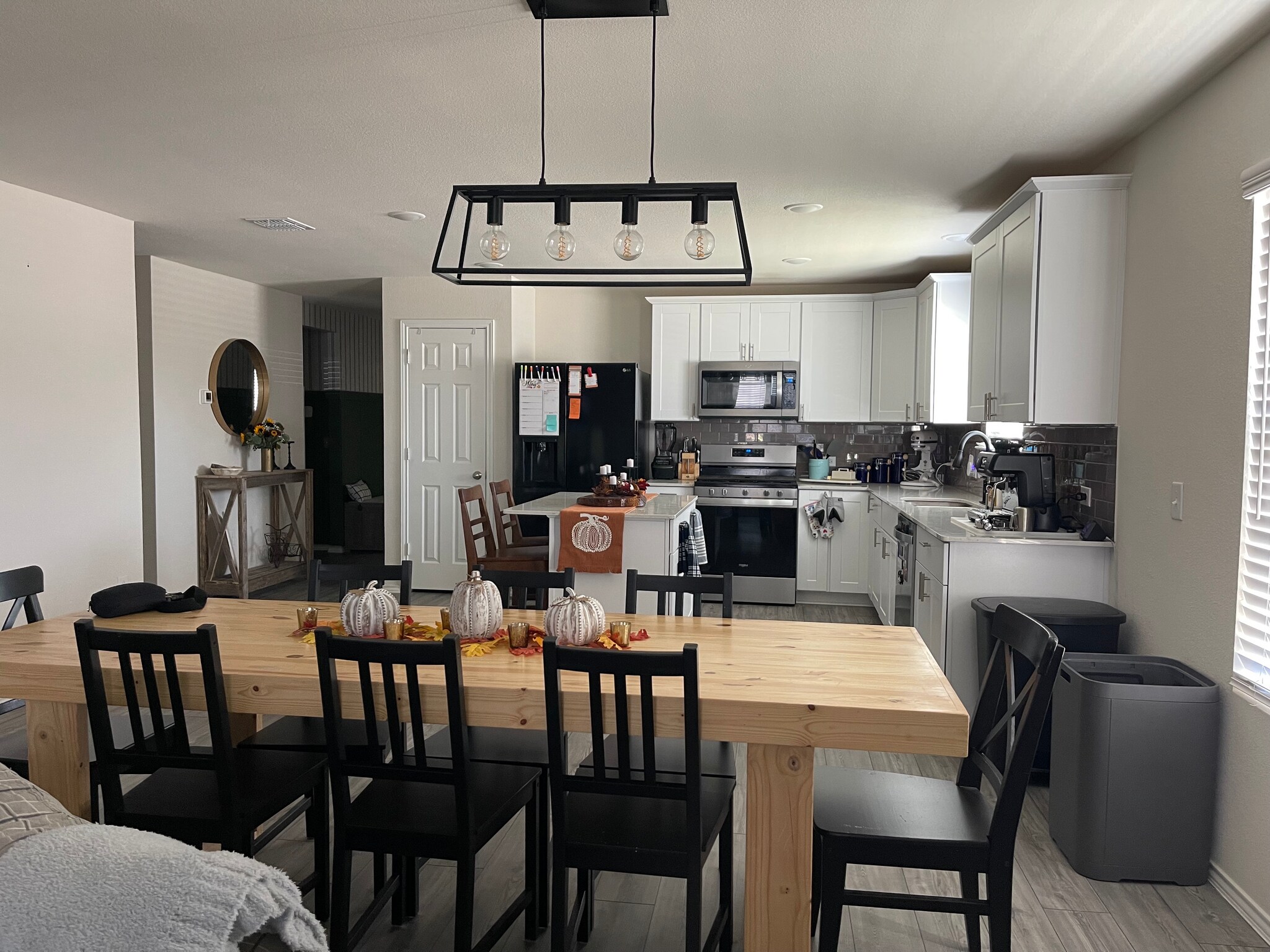 Building Photo - 1813 Acacia Dr