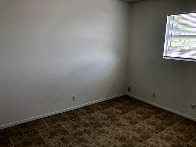 Building Photo - Cute 3 Bedroom Home on Large Fully Fenced Lot!