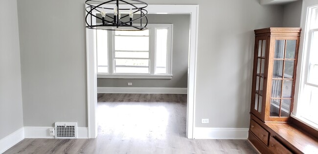 Building Photo - 2119 Waterbury Rd