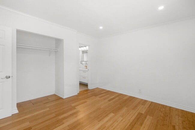 Building Photo - 5327 6th Ave