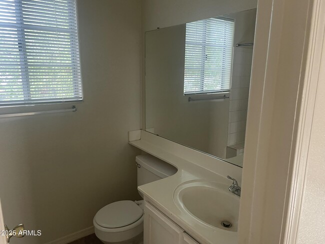 Building Photo - 441 S Maple