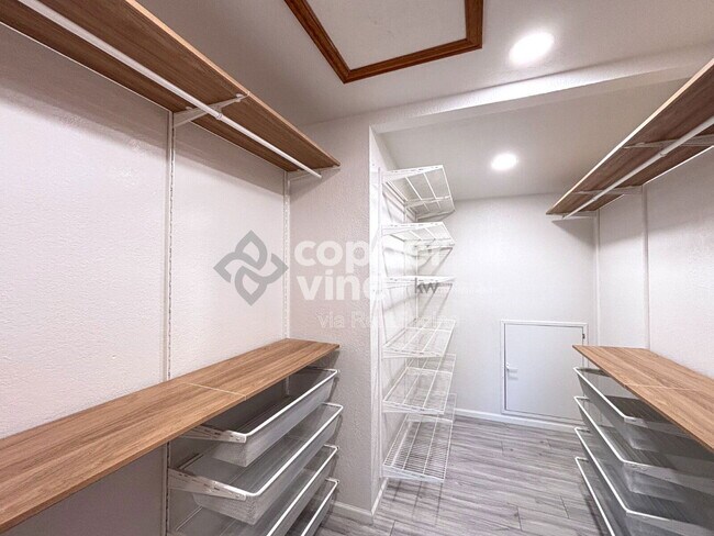 Building Photo - 1197 Clubhouse Dr