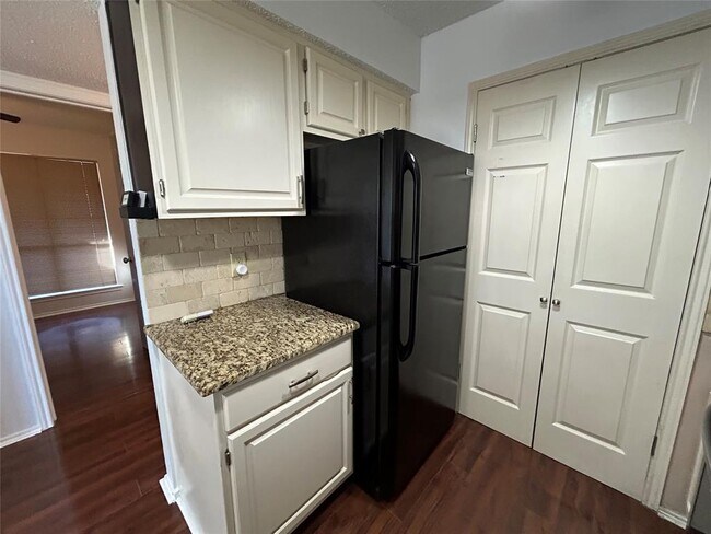Building Photo - 3809 Spicewood Springs Rd