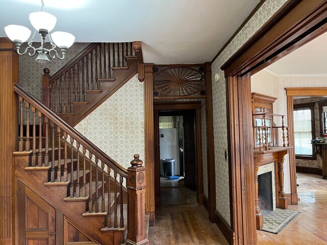 Entryway and formal dining room - 4 Melville St