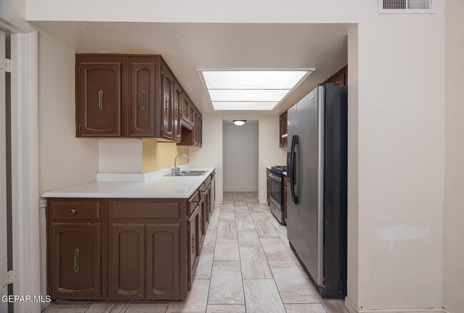Building Photo - 3329 Running Deer Dr