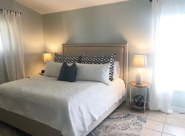 Building Photo - 2409 Sweetwater Blvd