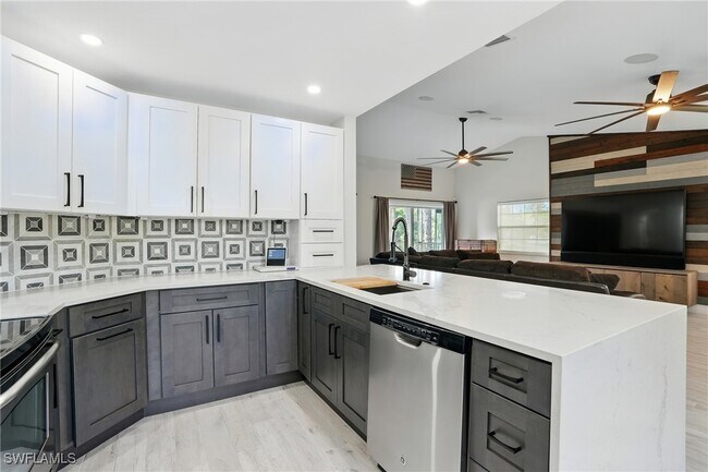 Building Photo - 9624 Crescent Garden Dr