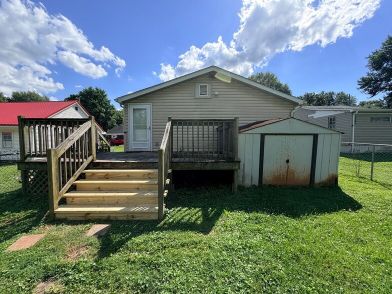 Building Photo - 241 Kahl St