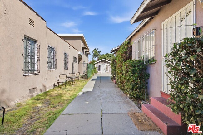 Building Photo - 2544 Thurman Ave.