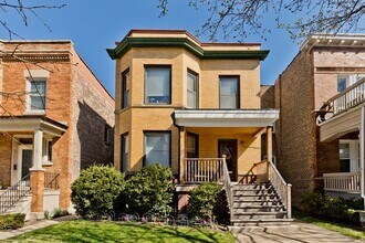 Building Photo - 1326 W Roscoe St