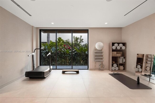 Building Photo - 723 NE 77th St