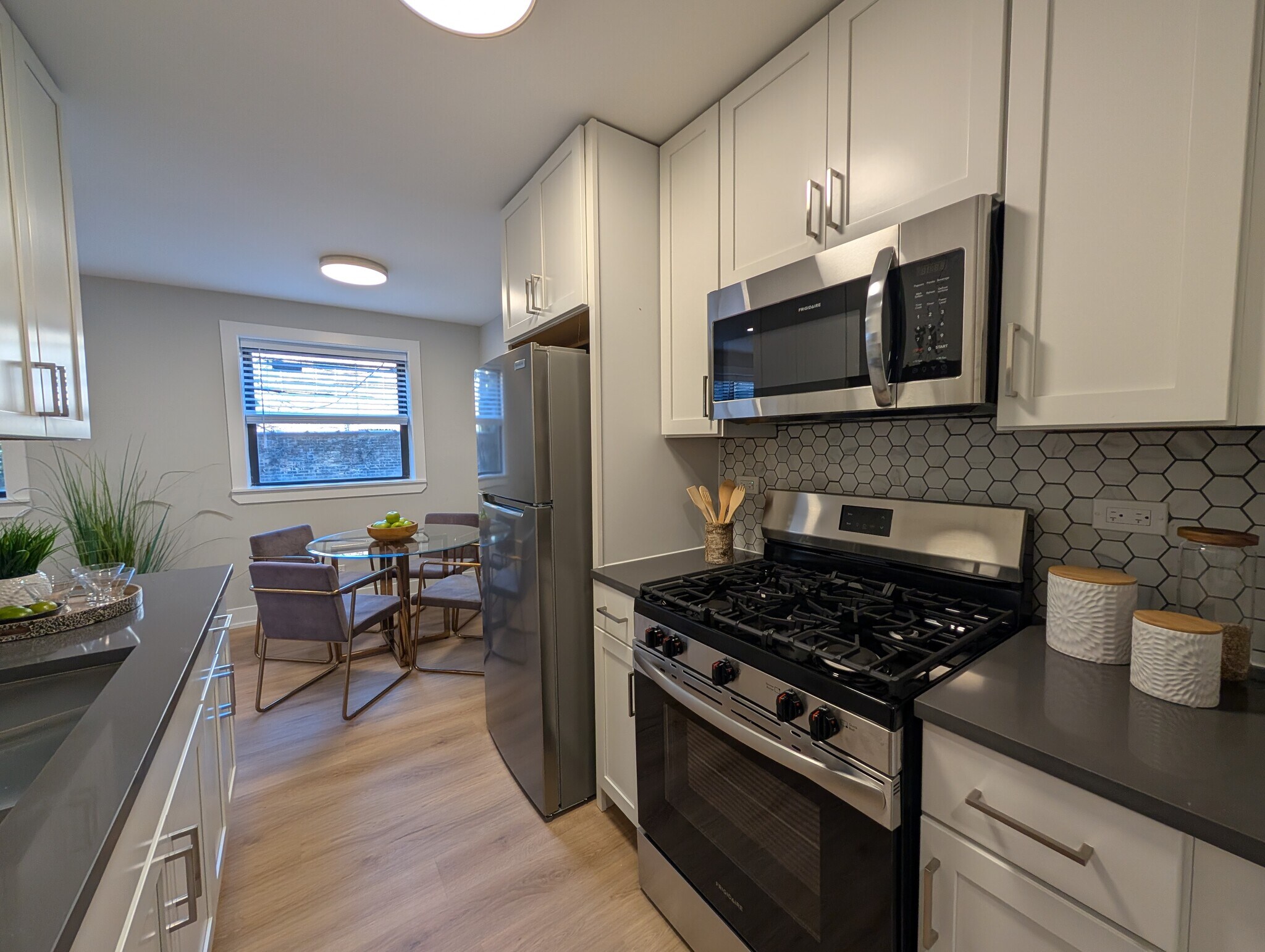 Building Photo - 531 W Aldine Ave