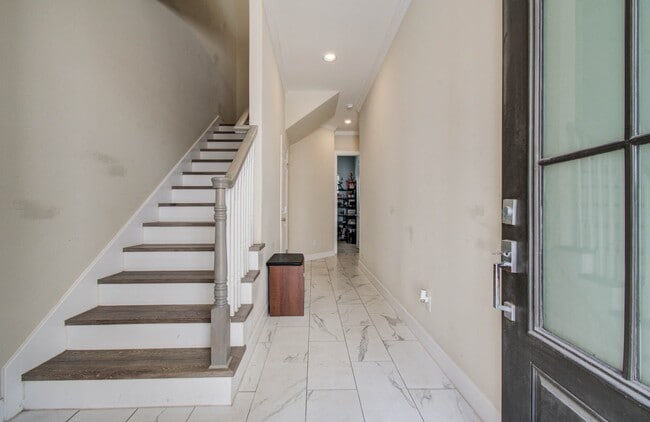 Building Photo - 2115 Naomi St