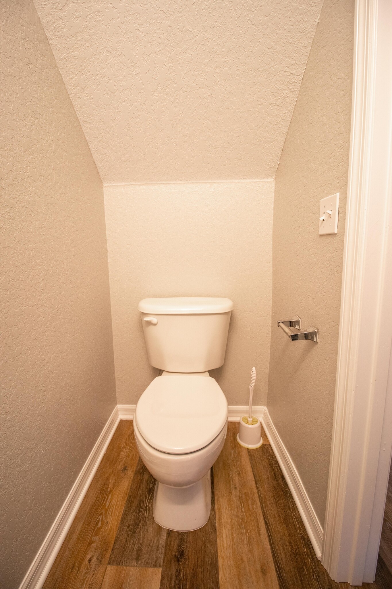 Building Photo - 405 S Lake Ave