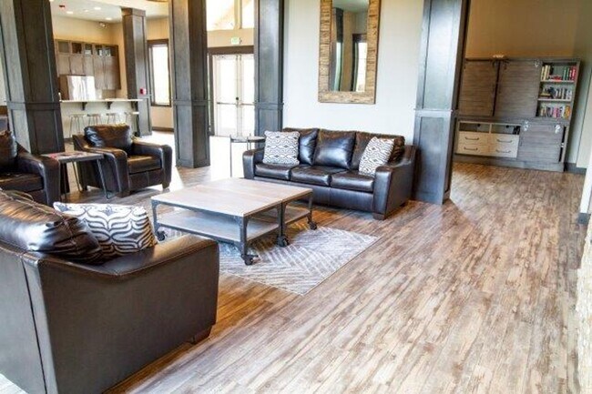 Building Photo - JUST REDUCED! Stunning 2 Bed / 2 Bath with...