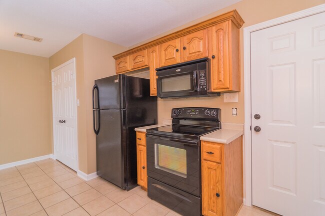 Building Photo - 3 Bedroom, 2 Bath Home in Valley View with Privacy Fenced in Backyard! June move in!!