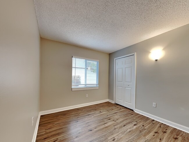Building Photo - 530 Scarlet Maple Ct