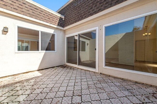 Building Photo - 3bd/2ba single family house in University ...
