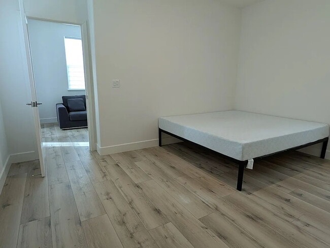Building Photo - "Charming 1-Bedroom Retreat in Lathrop – Cozy 550 sq ft Home on Mulholland Dr!"