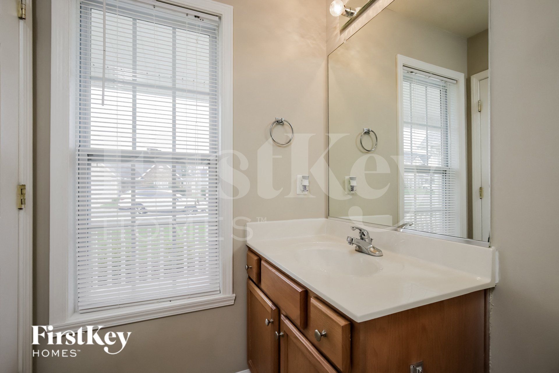 Building Photo - 4004 Village Park Ct