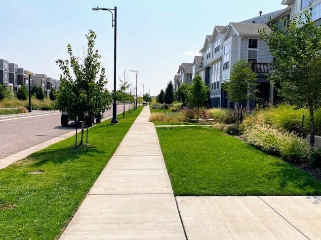 Building Photo - 5447 Valentia St