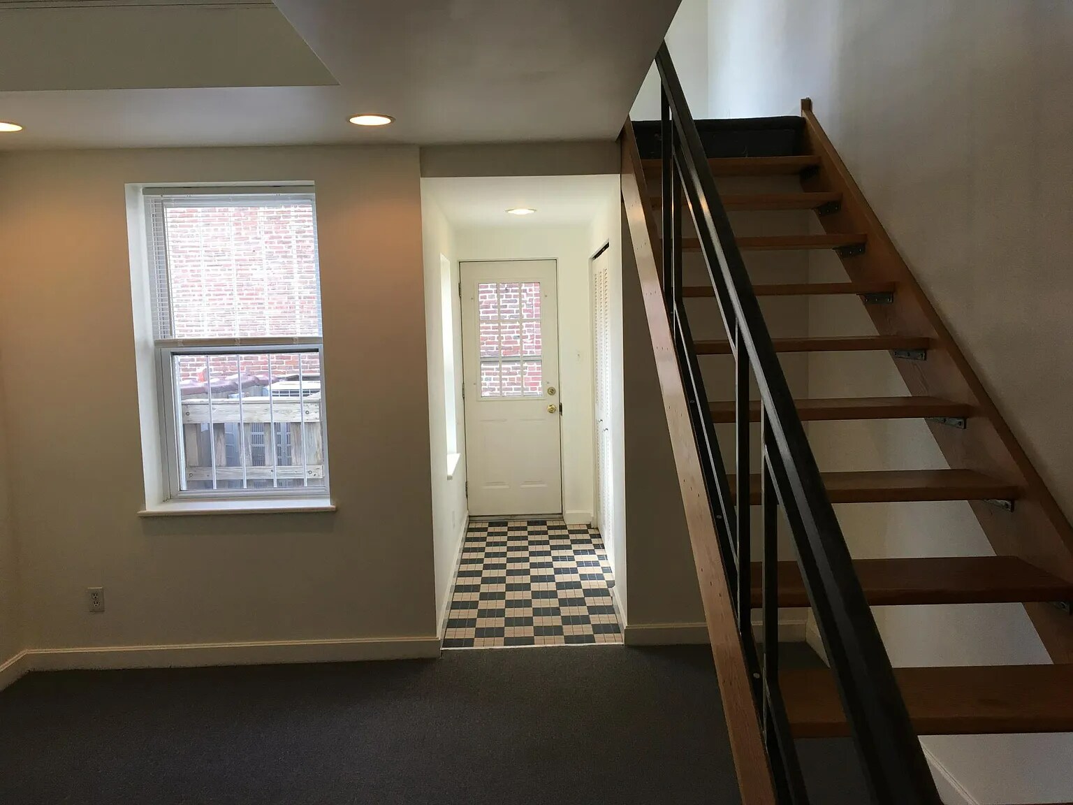 Building Photo - 702 N 2nd St