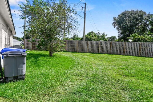 Building Photo - 3101 Azalea Dr